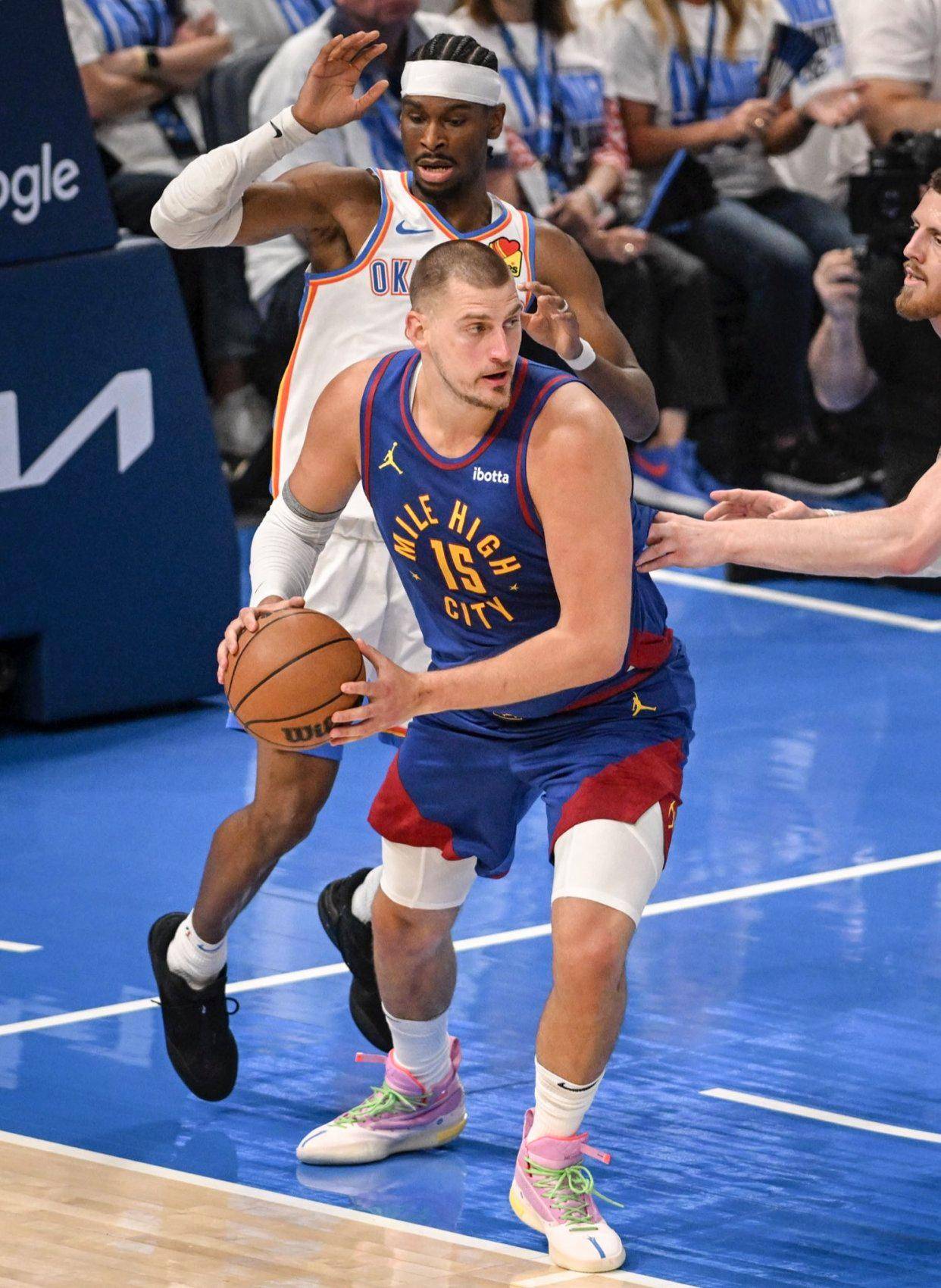 现出的沉着 现出的沉着